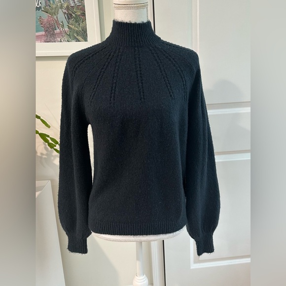 BB Dakota Navy Turtleneck Sweater with open back women’s size Medium - Picture 1 of 8